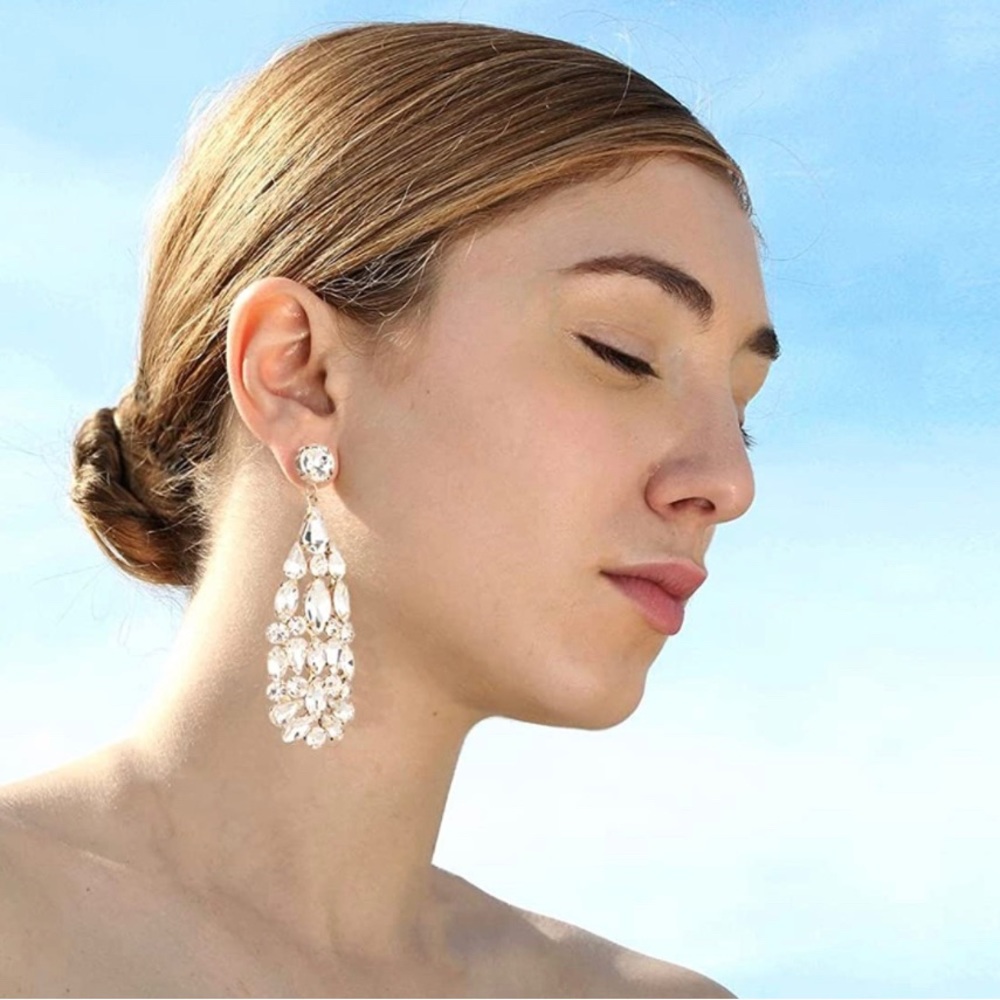 Teardrop bling earrings
